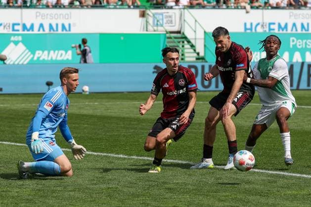 Chance von Fuerth, Aktion mit Jan Reichert 1 (1FC Nuernberg), Berkay YÄ±lmaz 21 (1FC Nuernberg), Luca Lochosvili 24 (1FC Nuernberg) und Noel Futkeu 9 (Spvgg Greuther Fuerth), SpVgg Greuther Fuerth vs. 1. FC Nuernberg, Fussball, Maenner, 2. Bundesliga, DFL, Saison 2025 2026, 32. Spieltag, Rueckrunde, 03.05.2026 DFB regulations prohibit any use of photographs as image sequences and or quasi-video Fuerth Bayern Deutschland