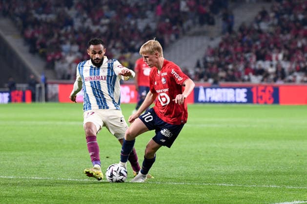 Lille OSC v Le Havre AC - Ligue 1 McDonald s 2025 2026 17 Sofiane BOUFAL (hac) - 10 Hakon Arnar HARALDSSON (losc) during the Ligue 1 McDonald s match between Lille and Le Havre at Stade Pierre Mauroy on May 3, 2026 in Lille, France. Lille France  Copyright: xFEPx 776348380