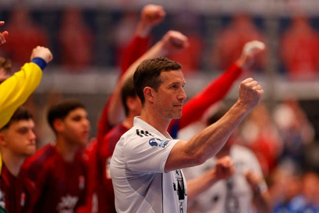 Handball 1. Handball-Bundesliga, Daikin HBL 2025 2026 - Handball Verein Hamburg (HSVH) vs. TVB Stuttgart Trainer Torsten Jansen (Hamburg) jubelt . Sporthalle Hamburg Hamburg Foto: Frank Schoof