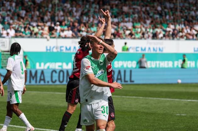 Enttaeuschung, Frust bei Felix Klaus 30 (Spvgg Greuther Fuerth), SpVgg Greuther Fuerth vs. 1. FC Nuernberg, Fussball, Maenner, 2. Bundesliga, DFL, Saison 2025 2026, 32. Spieltag, Rueckrunde, 03.05.2026 DFB regulations prohibit any use of photographs as image sequences and or quasi-video Fuerth Bayern Deutschland