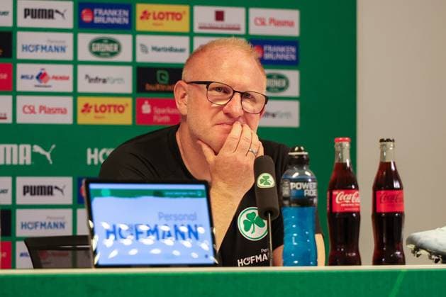 Cheftrainer Heiko Vogel (Spvgg Greuther Fuerth) auf der Pressekonferenz nach dem Spiel, SpVgg Greuther Fuerth vs. 1. FC Nuernberg, Fussball, Maenner, 2. Bundesliga, DFL, Saison 2025 2026, 32. Spieltag, Rueckrunde, 03.05.2026 DFB regulations prohibit any use of photographs as image sequences and or quasi-video Fuerth Bayern Deutschland