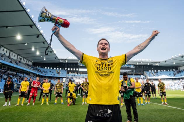 260503 Mjällbys Jacob Bergström jublar efter fotbollsmatchen i Allsvenskan mellan Malmö FF och Mjällby den 3 maj 2026 i Malmö. *** 260503 Mjällbys Jacob Bergström cheers after the Allsvenskan football match between Malmö FF and Mjällby on May 3, 2026 in Malmö  Copyright: PETTERxARVIDSON BB260503PA105