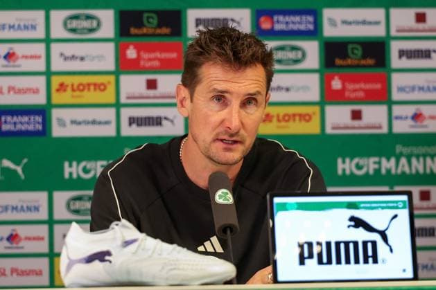 Chef-Trainer Miroslave Klose (1. FC Nuernberg) auf der Pressekonferenz nach dem Spiel, SpVgg Greuther Fuerth vs. 1. FC Nuernberg, Fussball, Maenner, 2. Bundesliga, DFL, Saison 2025 2026, 32. Spieltag, Rueckrunde, 03.05.2026 DFB regulations prohibit any use of photographs as image sequences and or quasi-video Fuerth Bayern Deutschland