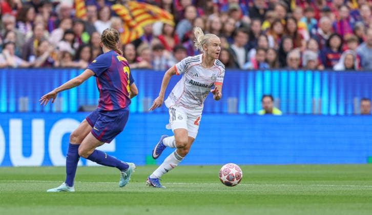 ESP, Barcelona, FC Barcelona, Barca vs FC Bayern München, Women s Champions League, Fussball, UEFA, Spielzeit 2025 2026, Camp Nou, Halbfinale, Rückspiel im Bild v.l.: Irene Paredes (FC Barcelona 2), Pernille Harder (Bayern München 21) DFB DFL REGULATIONS PROHIBIT ANY USE OF PHOTOGRAPHS AS IMAGE SEQUENCES AND OR QUASI-VIDEO, 03.05.2026 Copyright: HMBxMedia HendrikxHamelau