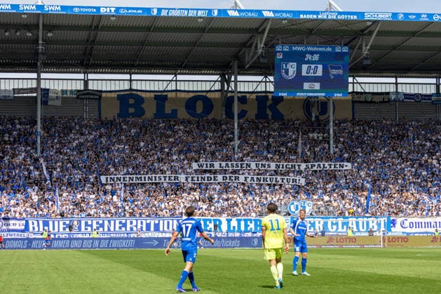 Deutschland : 2.Bundesliga, 32.Spieltag, 03.05.2026, Saison 2025 2026,1. FC Magdeburg vs Hertha BSC, Avnet Arena : Spruchbanner mit der Aufschrift : Wir lassen uns nicht spalten - Innenminister : Feinde der Fankultur