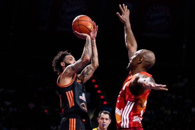 MUNICH, GERMANY - MAY 03: Tevin Brown (Rasta Vechta, 10) shoots the ball over Isiaha Mike (FC Bayern Muenchen, 22) during the easyCredit Basketball Bundesliga match between FC Bayern Muenchen vs. Rasta Vechta at BMW Park on matchday 32 of the easyCredit Basketball Bundesliga on May 03, 2026 in Munich, Germany. Bavaria Germany Copyright: xSteffiexWunderlx