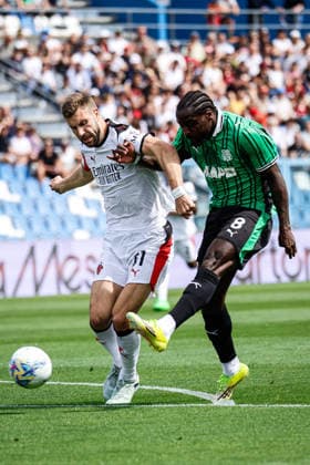 Strahinja Pavlovic (Milan) and M Bala Nzola (Sassuolo) during the italian soccer Serie A match US Sassuolo vs Ac Milan at Mapei Stadium in Reggio Emilia, Italy on May 03, 2026 during US Sassuolo vs AC Milan, Italian soccer Serie A match in Reggio Emilia, Italy, May 03 2026  Copyright: xLucaxDiliberto IPAxSportx xipa-agency.netx xx IPA_74406124 IPA_Agency_IPA74406124
