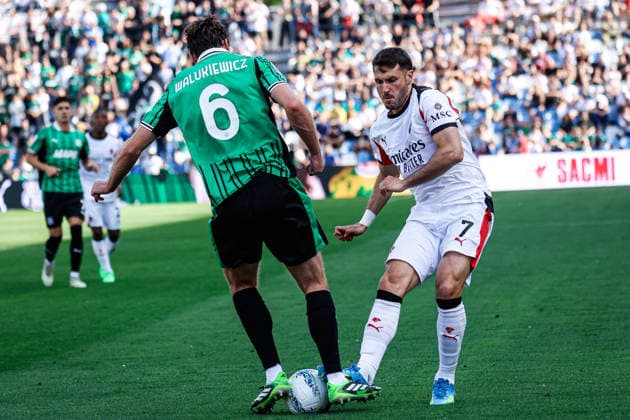 Santiago Gimenez (Milan) during the italian soccer Serie A match US Sassuolo vs Ac Milan at Mapei Stadium in Reggio Emilia, Italy on May 03, 2026 during US Sassuolo vs AC Milan, Italian soccer Serie A match in Reggio Emilia, Italy, May 03 2026  Copyright: xLucaxDiliberto IPAxSportx xipa-agency.netx xx IPA_74406950 IPA_Agency_IPA74406950