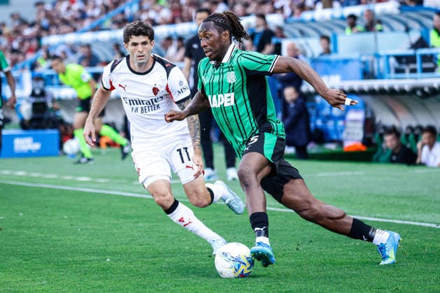 Woyo Coulibaly (Sassuolo) and Christian Pulisic (Milan) during the italian soccer Serie A match US Sassuolo vs Ac Milan at Mapei Stadium in Reggio Emilia, Italy on May 03, 2026 during US Sassuolo vs AC Milan, Italian soccer Serie A match in Reggio Emilia, Italy, May 03 2026  Copyright: xLucaxDiliberto IPAxSportx xipa-agency.netx xx IPA_74406952 IPA_Agency_IPA74406952