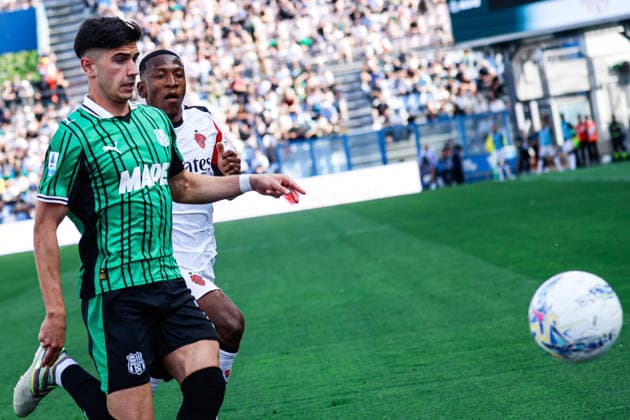 Cristian Volpato (Sassuolo) and Pervis Estupinan (Milan) during the italian soccer Serie A match US Sassuolo vs Ac Milan at Mapei Stadium in Reggio Emilia, Italy on May 03, 2026 during US Sassuolo vs AC Milan, Italian soccer Serie A match in Reggio Emilia, Italy, May 03 2026  Copyright: xLucaxDiliberto IPAxSportx xipa-agency.netx xx IPA_74406954 IPA_Agency_IPA74406954