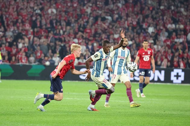 FOOTBALL : LOSC Lille vs Le Havre - Ligue 1 J32 - 03 05 2026 Rassoul NDIAYE (Le Havre) et Hakon HARALDSSON (LOSC Lille) lors du match LOSC Lille vs Le Havre, Ligue 1 J32, Decathlon Arena stade Pierre Mauroy, le 3 mai 2026 - photo Laurent Sanson PsnewZ  Copyright: xLaurentxSANSONx xPsnewZx
