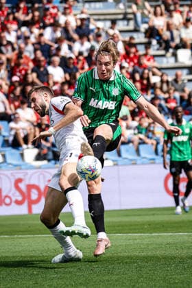 CALCIO - Serie A - US Sassuolo vs AC Milan Kristian Thorstvedt (Sassuolo) and Strahinja Pavlovic (Milan) during the italian soccer Serie A match US Sassuolo vs Ac Milan at Mapei Stadium in Reggio Emilia, Italy on May 03, 2026 during US Sassuolo vs AC Milan, Italian soccer Serie A match in Reggio Emilia, Italy, May 03 2026 Reggio Emilia Italy  Copyright: xIPAxSport ABACAx