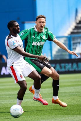CALCIO - Serie A - US Sassuolo vs AC Milan Nemanja Matic (Sassuolo) and Youssouf Fofana (Milan) during the italian soccer Serie A match US Sassuolo vs Ac Milan at Mapei Stadium in Reggio Emilia, Italy on May 03, 2026 during US Sassuolo vs AC Milan, Italian soccer Serie A match in Reggio Emilia, Italy, May 03 2026 Reggio Emilia Italy  Copyright: xIPAxSport ABACAx