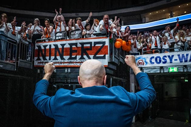 Basketball Berlin 03.05.2026 Saison 2025 2026 EasyCredit BBL 1. Bundesliga Männer, Herren Alba Berlin - NINERS Chemnitz Jubel Chemnitz nach dem Sieg Rodrigo Pastore (Chemnitz, Trainer) und andere *** Basketball Berlin 03 05 2026 Season 2025 2026 EasyCredit BBL 1 Bundesliga Men, Men Alba Berlin NINERS Chemnitz Cheers Chemnitz after the victory Rodrigo Pastore Chemnitz, coach and others