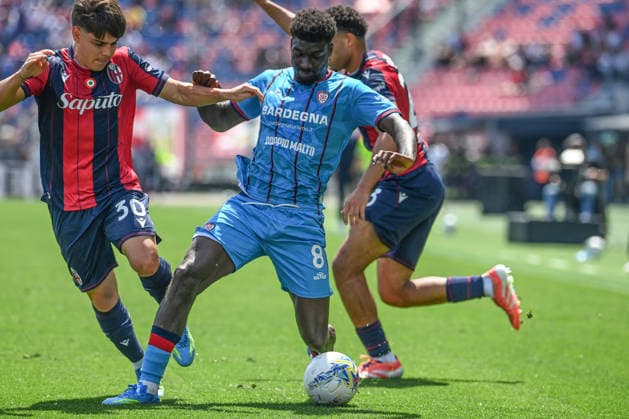 Adopo Michel (Cagliari Calcio) in action during Bologna FC vs Cagliari Calcio, Italian soccer Serie A match in Bologna, Italy, May 03 2026  Copyright: xGianlucaxRicci IPAxSportx xipa-agency.netx xx IPA_74401879 IPA_Agency_IPA74401879