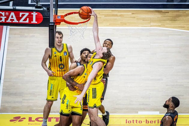 Basketball Berlin 03.05.2026 Saison 2025 2026 EasyCredit BBL 1. Bundesliga Männer, Herren Alba Berlin - NINERS Chemnitz Moses Wood (Alba Berlin, No.11) *** Basketball Berlin 03 05 2026 Season 2025 2026 EasyCredit BBL 1 Bundesliga Men, Men Alba Berlin NINERS Chemnitz Moses Wood Alba Berlin, No 11