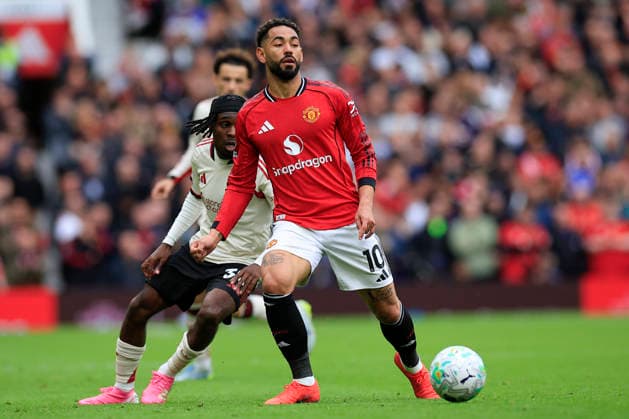 Manchester United, ManU v Liverpool, Premier League Matheus Cunha (10) of Manchester United controls the ball during the Premier League match between Manchester United and Liverpool at Old Trafford, Manchester, UK on 3 May 2026. Manchester Old Trafford Greater Manchester UK Editorial use only DataCo restrictions apply See www.football-dataco.com , Copyright: xConorxMolloyx PSI-24192-0060