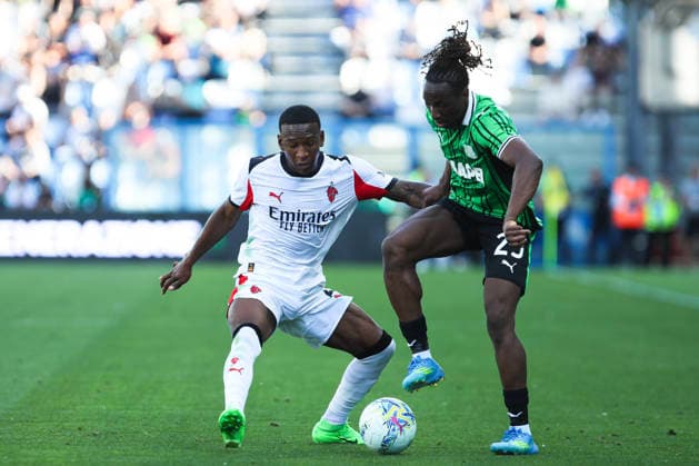 Pervis Estupinan of AC Milan challenges Woyo Coulibaly of US Sassuolo Calcio during the serie A match between US Sassuolo Calcio and AC Milan at Mapei stadium - Citta del Tricolore in Reggio Emilia (Italy), May 3, 2026. massimilianoxcarnabuci