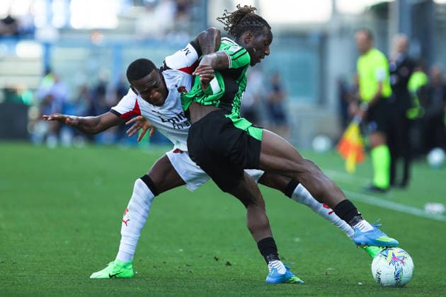 Pervis Estupinan of AC Milan challenges Woyo Coulibaly of US Sassuolo Calcio during the serie A match between US Sassuolo Calcio and AC Milan at Mapei stadium - Citta del Tricolore in Reggio Emilia (Italy), May 3, 2026. massimilianoxcarnabuci