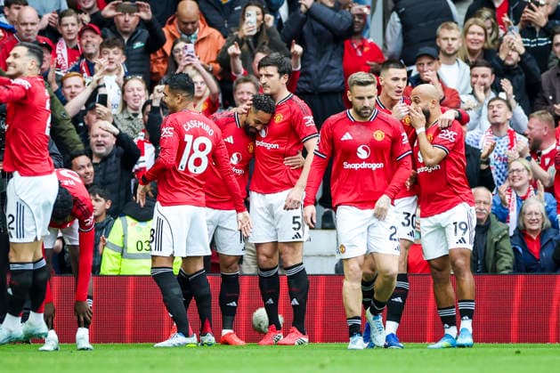 Manchester United, ManU v Liverpool, Premier League Manchester United forward Matheus Cunha (10) scores a GOAL 1-0 and celebrates Manchester United defender Harry Maguire (5) Manchester United forward Benjamin Sesko (30) Manchester United midfielder Casemiro (18) Manchester United forward Bryan Mbeumo (19) during the Manchester United v Liverpool Premier League match at Old Trafford, Manchester, England on 3 May 2026 Credit: Phil Duncan Every Second Media Editorial use only. All images are copyright Every Second Media Limited. No images may be reproduced without prior permission. All rights reserved. Premier League and Football League images are subject to licensing agreements with Football DataCo Limited. see https: www.football-dataco.com Copyright: xIMAGO EveryxSecondxMediax ESM-1972-0024 PhilxDuncanx xEveryxSecondxMediax