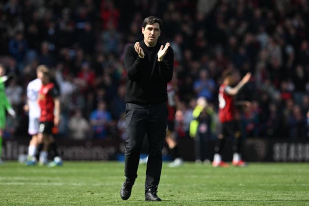 Bournemouth v Crystal Palace, Premier League AFC Bournemouth manager Andoni Iraola applauds the fans at full time during the Premier League match between Bournemouth and Crystal Palace at the Vitality Stadium, Bournemouth, UK on 3 May 2026. Bournemouth Vitality Stadium Dorset UK Editorial use only DataCo restrictions apply See www.football-dataco.com , Copyright: xGrahamxHuntx PSI-24199-0121