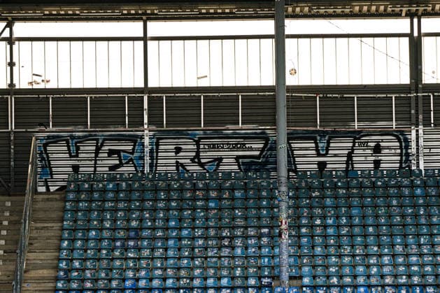Die Fans von Hertha BSC Berlin hinterlassen im Gästeblock ein grosses Graffiti in Form eines Schriftzug Hertha - 2. Fußball Bundesliga Saison 2025-2026 Punktspiel 1. FC Magdeburg vs. Hertha BSC Berlin in der Avnet Arena in Magdeburg - Fußball,Mann,Männer,Deutschland,03.05.2026