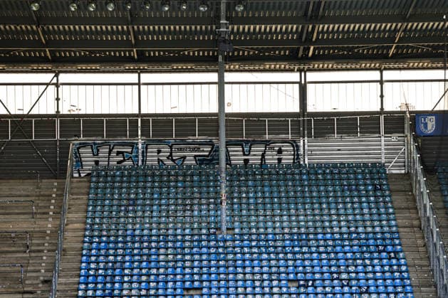 Die Fans von Hertha BSC Berlin hinterlassen im Gästeblock ein grosses Graffiti in Form eines Schriftzug Hertha - 2. Fußball Bundesliga Saison 2025-2026 Punktspiel 1. FC Magdeburg vs. Hertha BSC Berlin in der Avnet Arena in Magdeburg - Fußball,Mann,Männer,Deutschland,03.05.2026