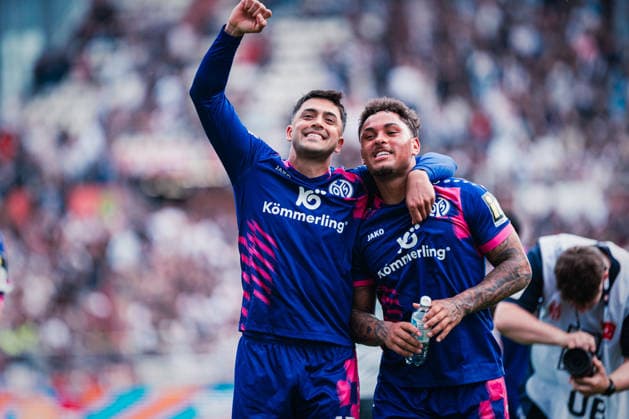 1. Bundesliga: FC St. Pauli vs. 1. FSV Mainz 05, 03.05.2026 Der 1. FSV Mainz 05 feiert den Klassenerhalt, hier Nadiem Amiri (1. FSV Mainz 05, 10) und Armindo Sieb (1. FSV Mainz 05, 11); Fußball, 1. Bundesliga, 32. Spieltag: FC St. Pauli vs. 1. FSV Mainz 05 am 03.05.2026 im Millerntor-Stadion, Hamburg DFL REGULATIONS PROHIBIT ANY USE OF PHOTOGRAPHS AS IMAGE SEQUENCES AND OR QUASI-VIDEO. *** 1 Bundesliga FC St Pauli vs 1 FSV Mainz 05, 03 05 2026 1 FSV Mainz 05 celebrates relegation, here Nadiem Amiri 1 FSV Mainz 05, 10 and Armindo Sieb 1 FSV Mainz 05, 11 Football, 1 Bundesliga, 32 Matchday FC St Pauli vs 1 FSV Mainz 05 on 03 05 2026 at Millerntor Stadion, Hamburg DFL REGULATIONS PROHIBIT ANY USE OF PHOTOGRAPHS AS IMAGE SEQUENCES AND OR QUASI VIDEO Copyright: xBEAUTIFULxSPORTS Tonhäuserx