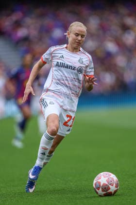 ESP, Barcelona, FC Barcelona, Barca vs FC Bayern München, Women s Champions League, Fussball, UEFA, Spielzeit 2025 2026, Camp Nou, Halbfinale, Rückspiel im Bild: Pernille Harder (Bayern München 21) DFB DFL REGULATIONS PROHIBIT ANY USE OF PHOTOGRAPHS AS IMAGE SEQUENCES AND OR QUASI-VIDEO, 03.05.2026 Copyright: HMBxMedia HendrikxHamelau
