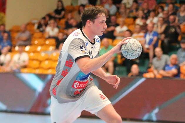 03.05.2026 Handball Herren 2025 2026 2. Handball-Bundesliga 30. Spieltag Dessau-Roßlauer HV 06 - TV Großwallstadt Anhalt Arena Dessau Ole Klimpke (Großwallstadt, 11, weiß) am Ball. Dessau-Roßlau Sachsen-Anhalt Deutschland