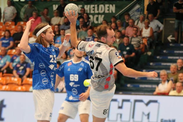 03.05.2026 Handball Herren 2025 2026 2. Handball-Bundesliga 30. Spieltag Dessau-Roßlauer HV 06 - TV Großwallstadt Anhalt Arena Dessau Maxim Schalles (Großwallstadt, 87, weiß) beim Torwurf. Dessau-Roßlau Sachsen-Anhalt Deutschland