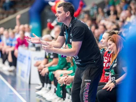 Nico Kiener, Cheftrainer (Frisch Auf Frauen) gibt seiner Mannschaft Anweisungen, Frisch Auf Goeppingen vs. Union Neckarsulm, Handball, 1. Bundesliga, Spielzeit 2025 2026, 03.05.2026 Frisch Auf Goeppingen vs. Sport-Union Neckarsulm, Handball, 1. Bundesliga, Spielzeit 2025 2026, 03.05.2026 Goeppingen Copyright: xMichaelxSchmidt Eibner-Pressefotx EP_MST