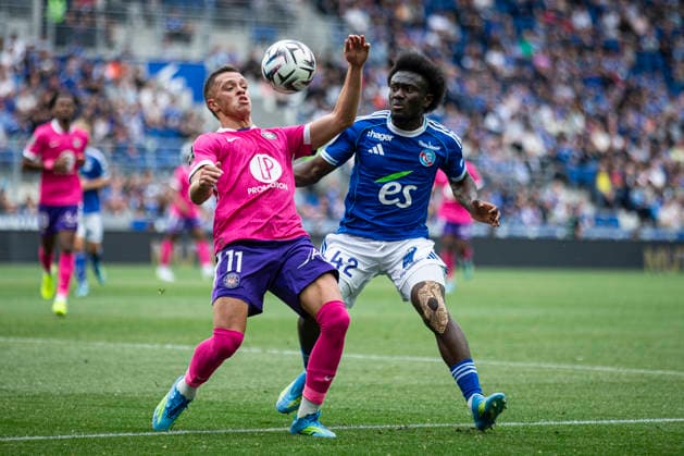 FOOTBALL : Racing de Strasbourg vs Toulouse FC - ligue 1 - Strasbourg - 03 05 2026 Santiago Hidalgo Massa 11 (Toulouse FC) et Guemissongui Ouattara 42 (Racing club Strasbourg)  Copyright: xx