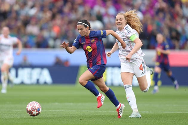 BARCELONA, SPAIN, MAY 3: Aitana Bonmati (14 FC Barcelona, Barca receives pressure from Glodits Perla Viggosdottir (4 Bayern Munich) during the UEFA Womens Champions League match between FC Barcelona and Bayern Munich at Spotify Camp Nou on May 3rd, 2026 in Barcelona, Spain (Photo by Alexander Canillas Sports Press Photo) Copyright: xAlexanderxCanillas SPPx Sportspressphoto_SPR140985