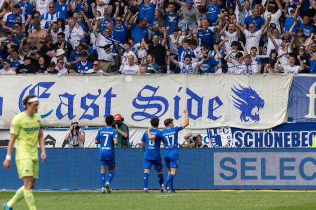 Deutschland : 2.Bundesliga, 32.Spieltag, 03.05.2026, Saison 2025 2026,1. FC Magdeburg vs Hertha BSC, Avnet Arena : Torjubel nach dem Tor zum 1:0 für den 1. FC Magdeburg durch Torschütze Ulrich Laurin (1. FC Magdeburg, 8), Nollenberger Alexander (1. FC Magdeburg, 17), Bockhorn Herbert (1. FC Magdeburg, 7)