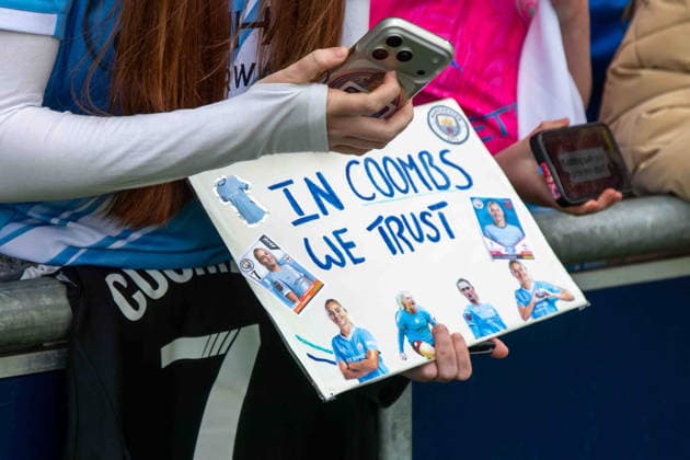 MANCHESTER ENGLAND MAY 03: Manchester City fans signs after the Barclays WSL match between Manchester City and Liverpool, JoieStadium on 3rd May 2026 in Manchester England (Photo by Clare Overfield Sports Press Photo) Copyright: xClarexOverfieldx xSPPx Sportspressphoto_SPR140996