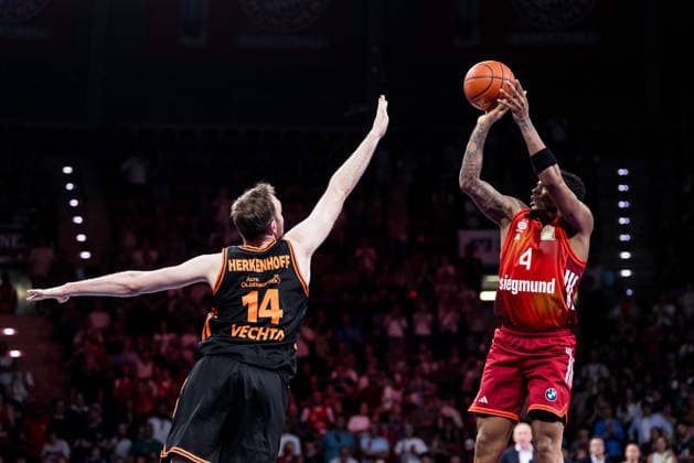 MUNICH, GERMANY - MAY 03: Xavier Rathan-Mayes (FC Bayern Muenchen, 4) shoots the ball over Philipp Herkenhoff (Rasta Vechta, 14) during the easyCredit Basketball Bundesliga match between FC Bayern Muenchen vs. Rasta Vechta at BMW Park on matchday 32 of the easyCredit Basketball Bundesliga on May 03, 2026 in Munich, Germany. Bavaria Germany Copyright: xSteffiexWunderlx