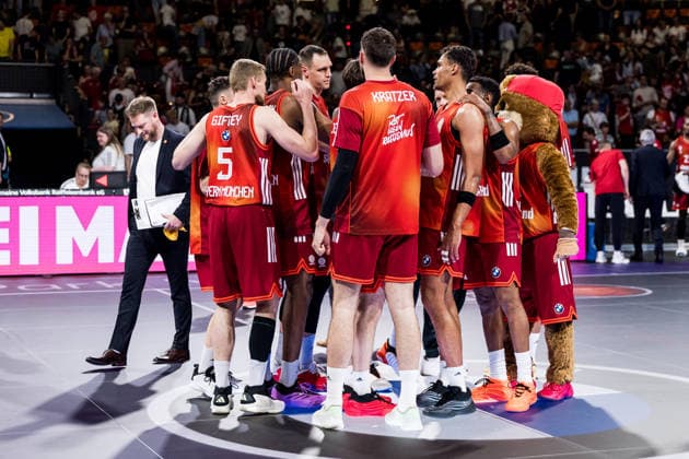 MUNICH, GERMANY - MAY 03: Team circle of FC Bayern Muenchen after the easyCredit Basketball Bundesliga match between FC Bayern Muenchen vs. Rasta Vechta at BMW Park on matchday 32 of the easyCredit Basketball Bundesliga on May 03, 2026 in Munich, Germany. Bavaria Germany Copyright: xSteffiexWunderlx
