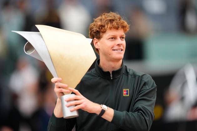 Mutua Madrid Open - Day Fourteen Jannik Sinner of Italy celebrates the victory after winning again Alexander Zverev of Germany during Men s Singles final match on Day Fourteen of the Mutua Madrid Open 2026, ATP, Tennis Herren Masters 1000 and WTA, Tennis Damen 1000 tournament celebrates at La Caja Magica on May 3, 2026 in Madrid, Spain. Madrid Spain  Copyright: xJosexBretonx originalFilename:bretonhernandez-mutuamad260503_npJKe.jpg