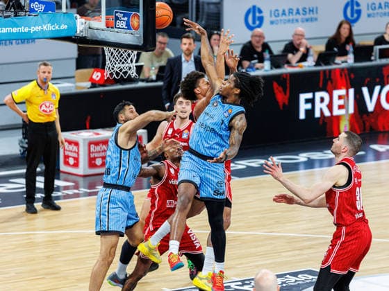 Martin Breunig (Hamburg Towers, 13), Cobe Williams (BMA365 Bamberg Baskets, 24), Demarcus Demonia (BMA365 Bamberg Baskets, 08), Leonard Thorpe Jr. (Hamburg Towers, 02), BMA365 Bamberg Baskets vs. Veolia Towers Hamburg, Basketball, easyCredit BBL, 32. Spieltag, 03.05.2026 BMA365 Bamberg Baskets vs. Veolia Towers Hamburg, Basketball, easyCredit BBL, 32. Spieltag, 03.05.2026 Bamberg Copyright: xEibner-Pressefoto G.xSantemizx EP_EER