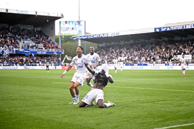AJ Auxerre v Angers SCO - Ligue 1 McDonald s 2025 2026 05 Kevin DANOIS (aja) - 10 Lassine SINAYOKO (aja) during the Ligue 1 McDonald s match between Auxerre and Angers at Stade Abbe Deschamps on May 3, 2026 in Auxerre, France. Auxerre France  Copyright: xFEPx 776348374