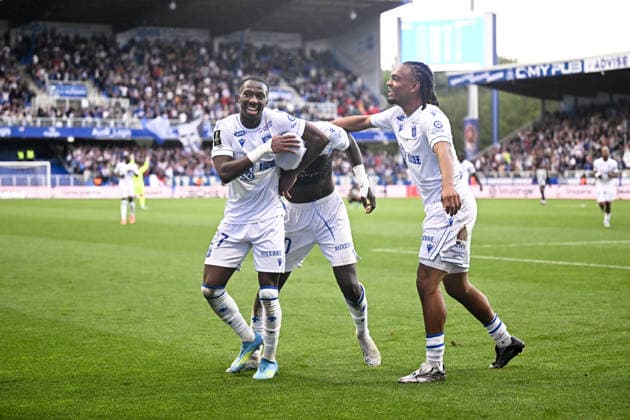 AJ Auxerre v Angers SCO - Ligue 1 McDonald s 2025 2026 27 Lamine SY (aja) - 09 Sekou MARA (aja) during the Ligue 1 McDonald s match between Auxerre and Angers at Stade Abbe Deschamps on May 3, 2026 in Auxerre, France. Auxerre France  Copyright: xFEPx 776348374
