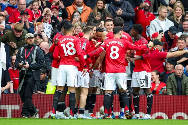 Manchester United, ManU v Liverpool, Premier League Manchester United forward Matheus Cunha (10) scores a GOAL 1-0 and celebrates Manchester United forward Benjamin Sesko (30) Manchester United midfielder Bruno Fernandes (8) Manchester United midfielder Kobbie Mainoo (37) Manchester United midfielder Casemiro (18) Manchester United forward Bryan Mbeumo (19) during the Manchester United v Liverpool Premier League match at Old Trafford, Manchester, England on 3 May 2026 Credit: Phil Duncan Every Second Media Editorial use only. All images are copyright Every Second Media Limited. No images may be reproduced without prior permission. All rights reserved. Premier League and Football League images are subject to licensing agreements with Football DataCo Limited. see https: www.football-dataco.com Copyright: xIMAGO EveryxSecondxMediax ESM-1972-0039 PhilxDuncanx xEveryxSecondxMediax