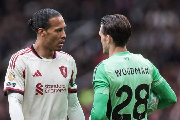 Premier League: Manchester United, ManU v Liverpool Virgil van Dijk of Liverpool speaks with Liverpool goalkeeper Freddie Woodman during the Premier League match Manchester United vs Liverpool at Old Trafford, Manchester, United Kingdom on 03 May 2026 (Photo by Mark Cosgrove News Images) Manchester Old Trafford Greater Manchester United Kingdom Copyright: xMarkxCosgrove NewsxImagesx