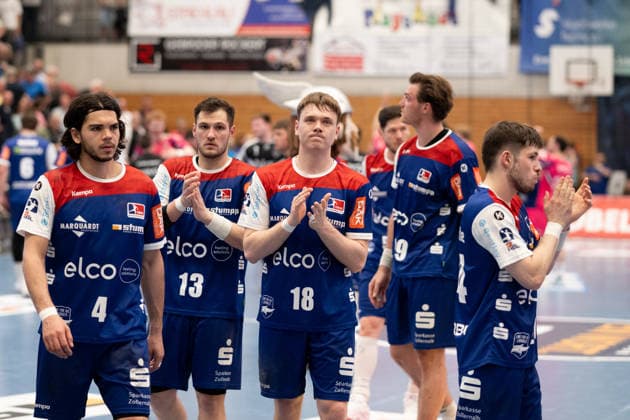 HBW Balingen Weilstetten, die Mannschaft ist sichtlich mitgenommen, der knappe Ausgang war nicht erwartet worden, HBW Balingen Weilstetten vs. TSV Bayer Dormagen, Handball, 2. Bundesliga, 30. Spieltag, Saison 2025 2026, 03.05.2026, Eibner-Pressefoto Andreas Ulmer HBW Balingen Weilstetten vs. TSV Bayer Dormagen, Handball, 2. Bundesliga, 30. Spieltag, Saison 2025 2026, 03.05.2026, Balingen Copyright: xEibner-Pressefoto AndreasxUlmerx EP_AUR