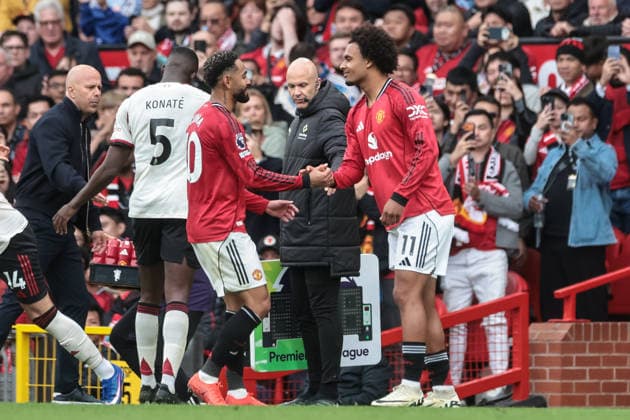 Premier League: Manchester United, ManU v Liverpool Matheus Cunha of Manchester United is substituted for Joshua Zirkzee of Manchester United during the Premier League match Manchester United vs Liverpool at Old Trafford, Manchester, United Kingdom on 03 May 2026 (Photo by Mark Cosgrove News Images) Manchester Old Trafford Greater Manchester United Kingdom Copyright: xMarkxCosgrove NewsxImagesx