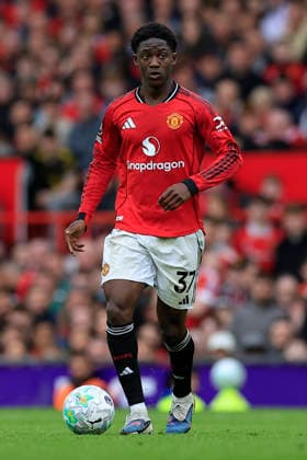 Manchester United, ManU v Liverpool, Premier League Kobbie Mainoo (37) of Manchester United controls the ball during the Premier League match between Manchester United and Liverpool at Old Trafford, Manchester, UK on 3 May 2026. Manchester Old Trafford Greater Manchester UK Editorial use only DataCo restrictions apply See www.football-dataco.com , Copyright: xConorxMolloyx PSI-24192-0113