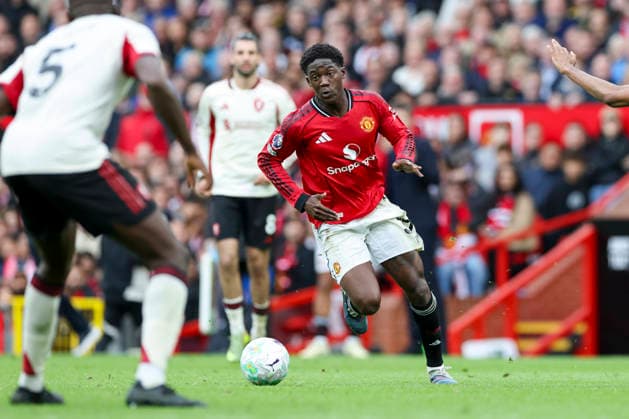 Manchester United, ManU v Liverpool, Premier League Manchester United midfielder Kobbie Mainoo (37) during the Manchester United v Liverpool Premier League match at Old Trafford, Manchester, England on 3 May 2026 Credit: Phil Duncan Every Second Media Editorial use only. All images are copyright Every Second Media Limited. No images may be reproduced without prior permission. All rights reserved. Premier League and Football League images are subject to licensing agreements with Football DataCo Limited. see https: www.football-dataco.com Copyright: xIMAGO EveryxSecondxMediax ESM-1972-0050 PhilxDuncanx xEveryxSecondxMediax