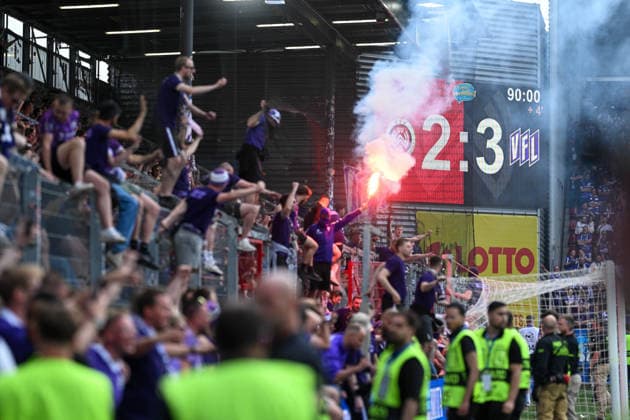 3. Liga - 25 26 - SV Wehen Wiesbaden - VfL Osnabrück am 03.05.2026 in der BRITA-Arena in Wiesbaden Fans des VfL Osnabrück feiert den Aufstieg in die 2. Bundesliga und die Meisterschaft
