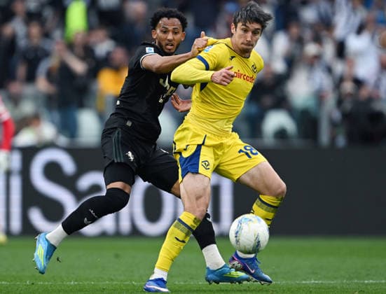Cm Torino 03 05 2026 - campionato di calcio serie A Juventus-Hellas Verona foto Cristiano Mazzi Image nella foto: Kieron Bowie-Lloyd Kelly 